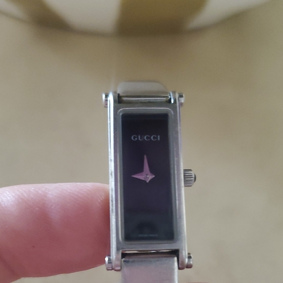 Gucci 1500 L Stainless Silver Watch - Picture 2 of 3